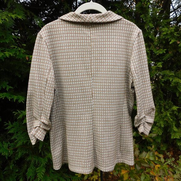 Altar'd State Stretchy Knit One-Button Blazer with Ruched 3/4 Sleeves - Picture 3 of 3